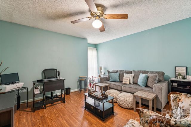 5812 Harris Grove Lane, Charlotte, NC 28212