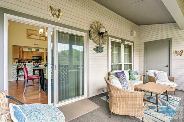 5812 Harris Grove Lane, Charlotte, NC 28212