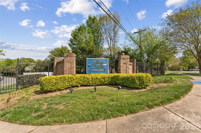 5812 Harris Grove Lane, Charlotte, NC 28212