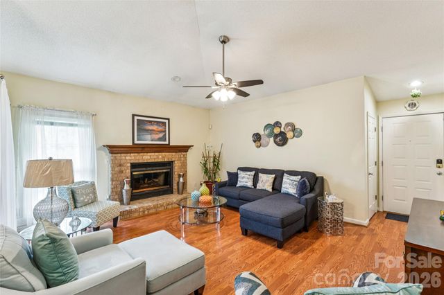 5812 Harris Grove Lane, Charlotte, NC 28212