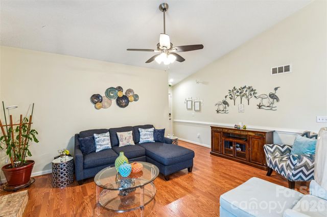 5812 Harris Grove Lane, Charlotte, NC 28212