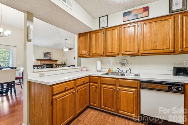 5812 Harris Grove Lane, Charlotte, NC 28212