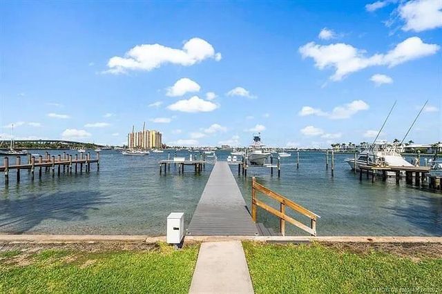 2941 Lake Drive, Singer Island, FL 33404