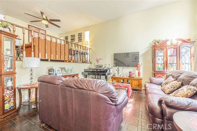 21901 Lassen Street 155, Chatsworth (los Angeles), CA 91311