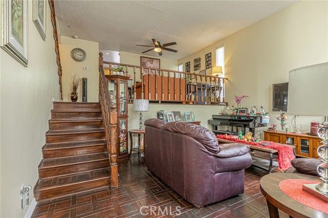 21901 Lassen Street 155, Chatsworth (los Angeles), CA 91311