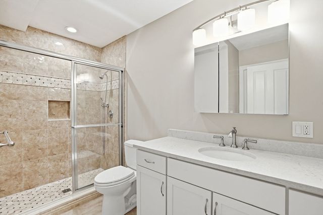 60 Lenox St 11, Norwood, MA 02062