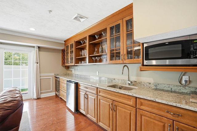 60 Lenox St 11, Norwood, MA 02062