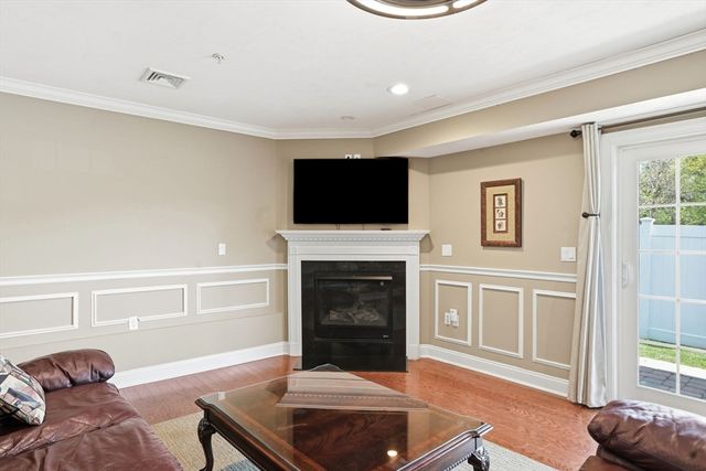 60 Lenox St 11, Norwood, MA 02062