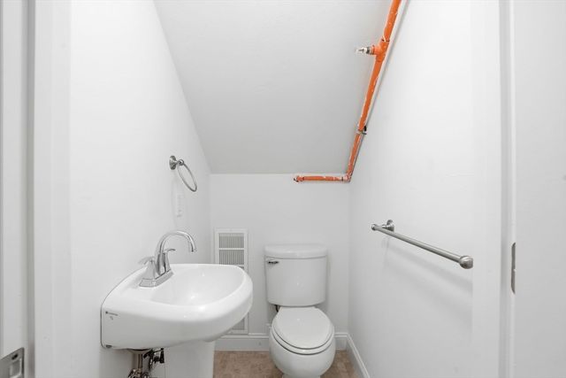 60 Lenox St 11, Norwood, MA 02062