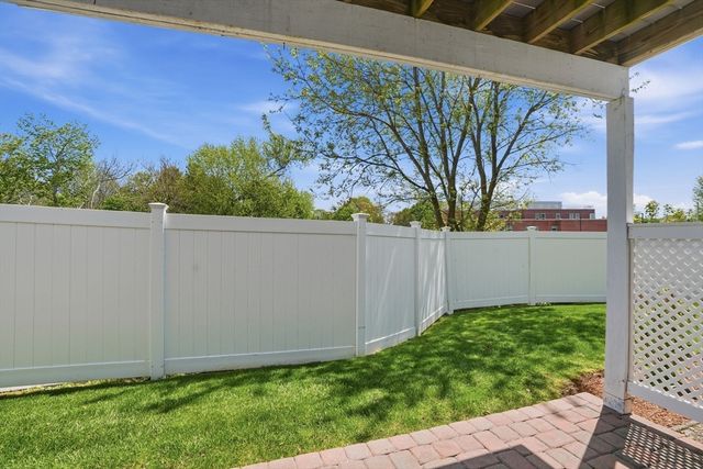 60 Lenox St 11, Norwood, MA 02062