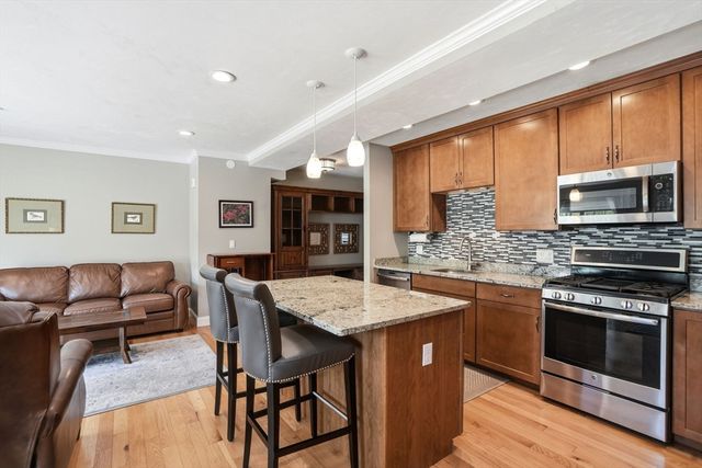 60 Lenox St 11, Norwood, MA 02062