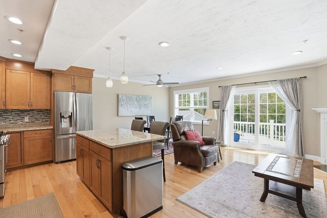 60 Lenox St 11, Norwood, MA 02062