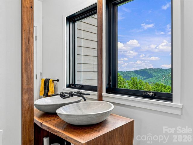 25 Bartrams Walk Drive, Asheville, NC 28804
