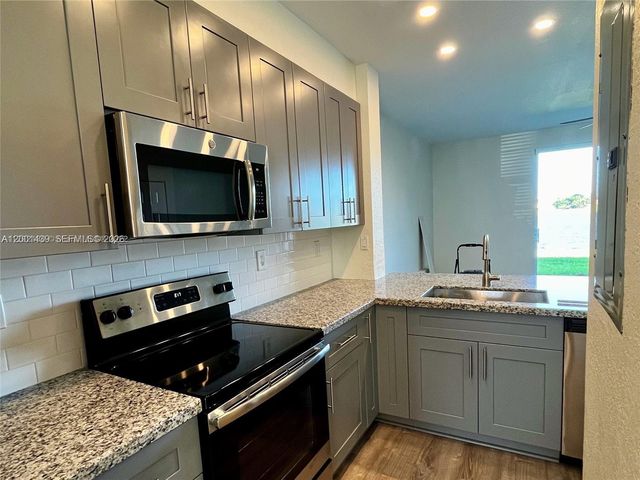 9123 SW 227th St 4, Cutler Bay, FL 33190