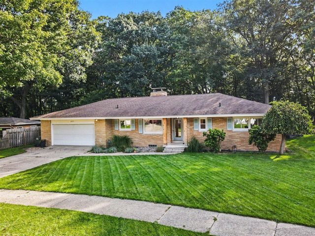 3010 Country Club Drive, Muskegon, MI 49441
