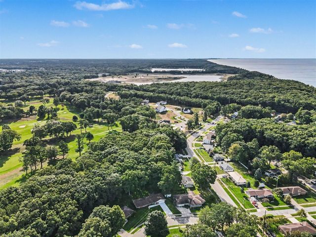 3010 Country Club Drive, Muskegon, MI 49441