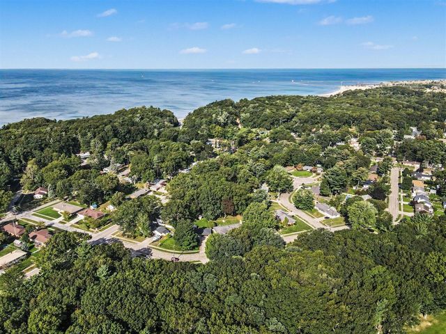 3010 Country Club Drive, Muskegon, MI 49441