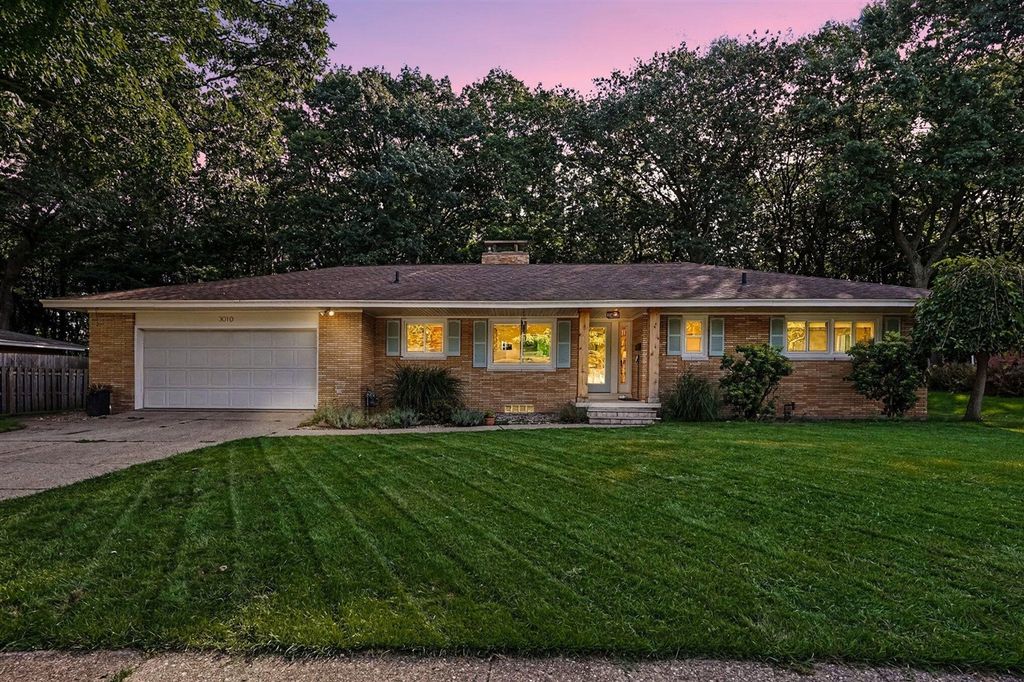 3010 Country Club Drive, Muskegon, MI 49441