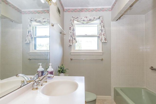 23 Palomino Lane, Bedford, NH 03110