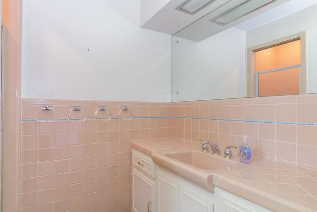 23 Palomino Lane, Bedford, NH 03110