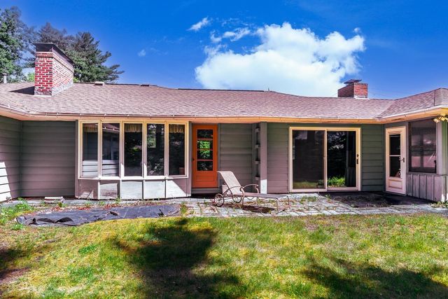 23 Palomino Lane, Bedford, NH 03110