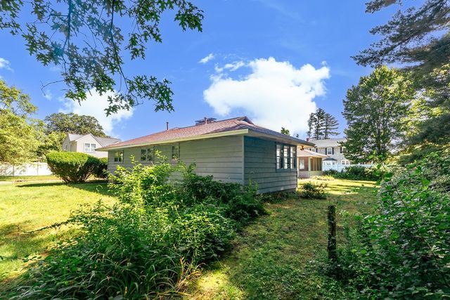 23 Palomino Lane, Bedford, NH 03110