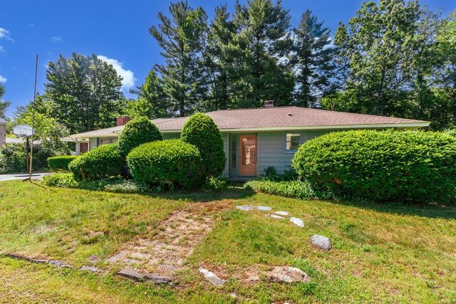 23 Palomino Lane, Bedford, NH 03110