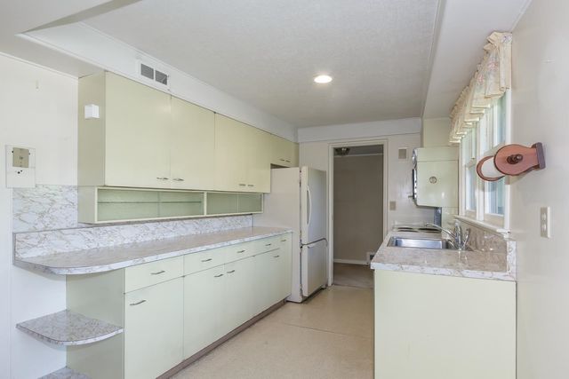 23 Palomino Lane, Bedford, NH 03110