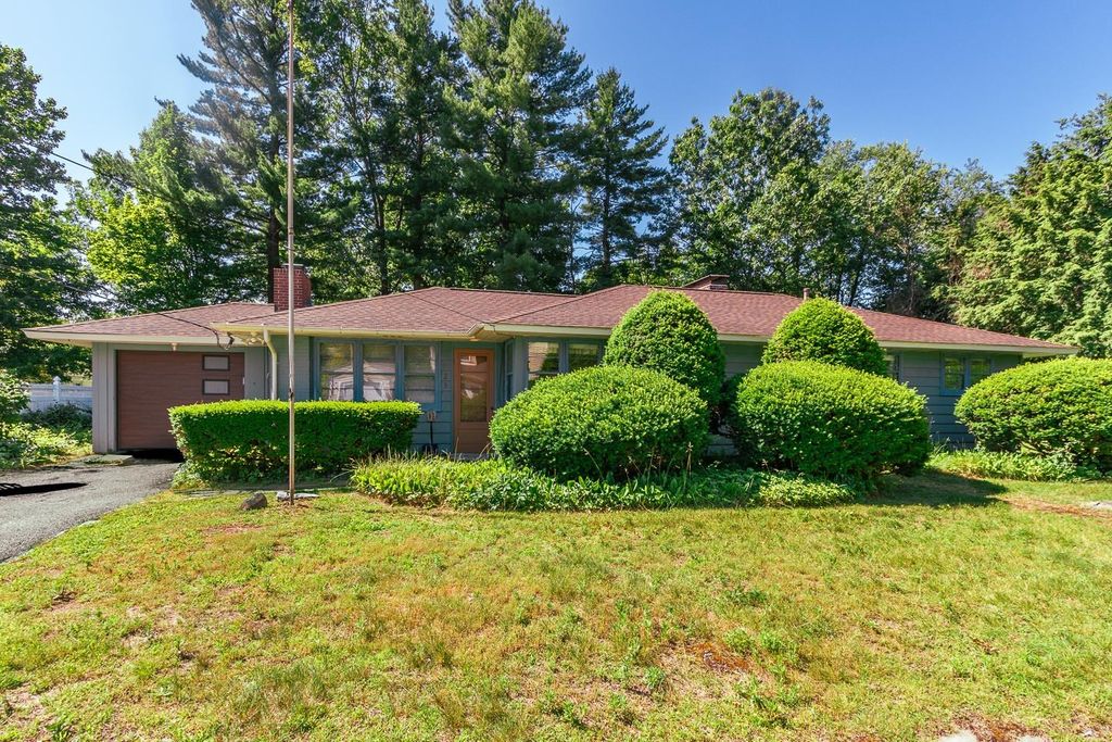 23 Palomino Lane, Bedford, NH 03110