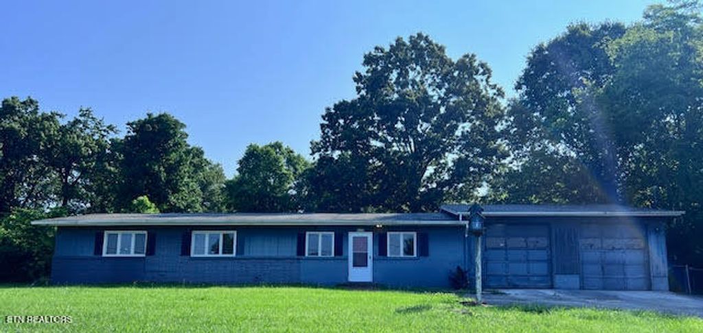 1604 Wandering Rd, Knoxville, TN 37912
