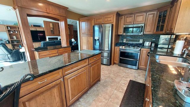 8404 S 68th STREET, Franklin, WI 53132