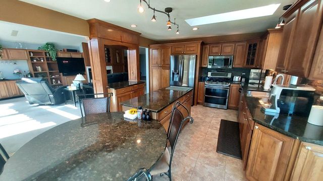 8404 S 68th STREET, Franklin, WI 53132