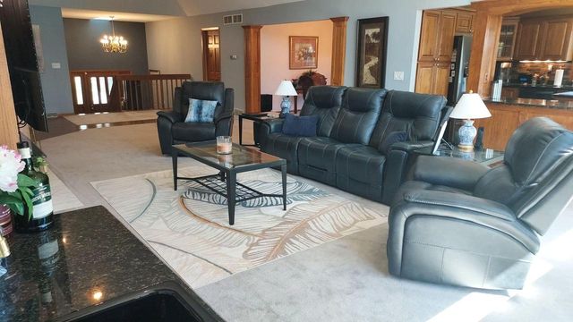 8404 S 68th STREET, Franklin, WI 53132