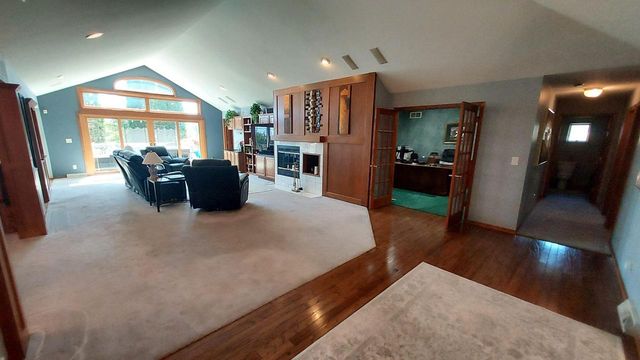 8404 S 68th STREET, Franklin, WI 53132
