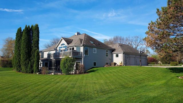 8404 S 68th STREET, Franklin, WI 53132