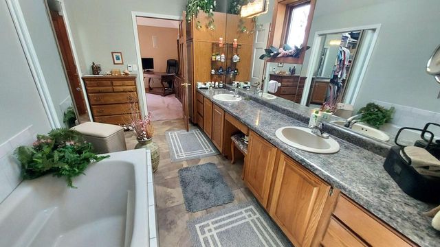 8404 S 68th STREET, Franklin, WI 53132