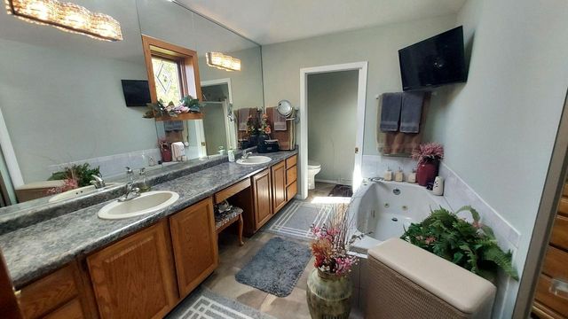 8404 S 68th STREET, Franklin, WI 53132