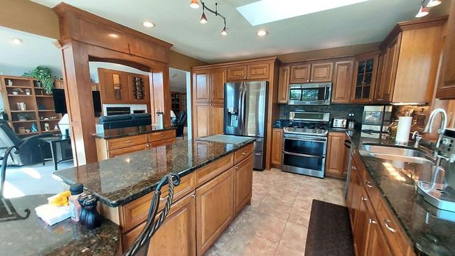 8404 S 68th STREET, Franklin, WI 53132