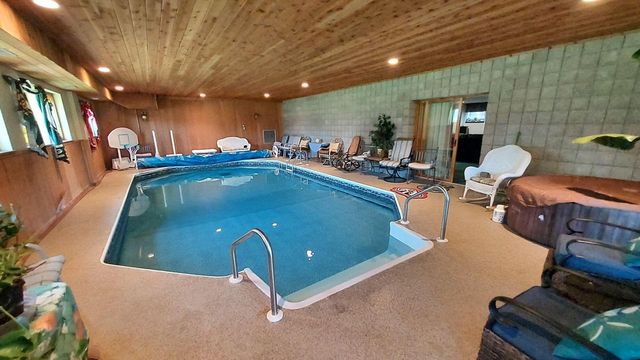 8404 S 68th STREET, Franklin, WI 53132