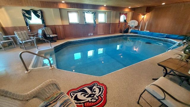 8404 S 68th STREET, Franklin, WI 53132