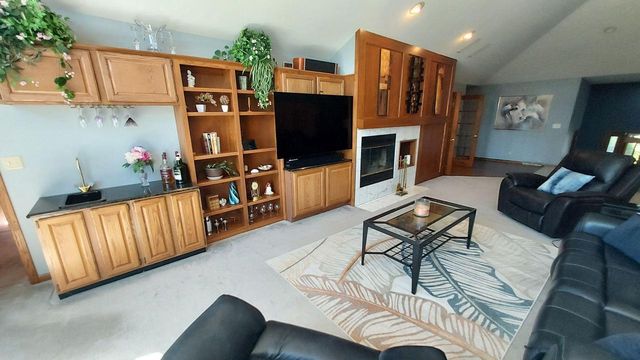 8404 S 68th STREET, Franklin, WI 53132