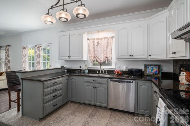 109 Nemans Cove, Cherryville, NC 28021