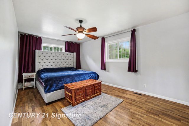 2918 Saint Marys Drive, Midland, MI 48640