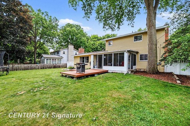 2918 Saint Marys Drive, Midland, MI 48640