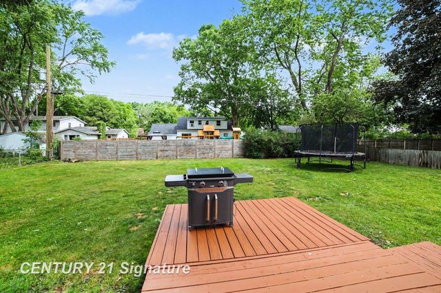 2918 Saint Marys Drive, Midland, MI 48640