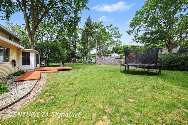 2918 Saint Marys Drive, Midland, MI 48640
