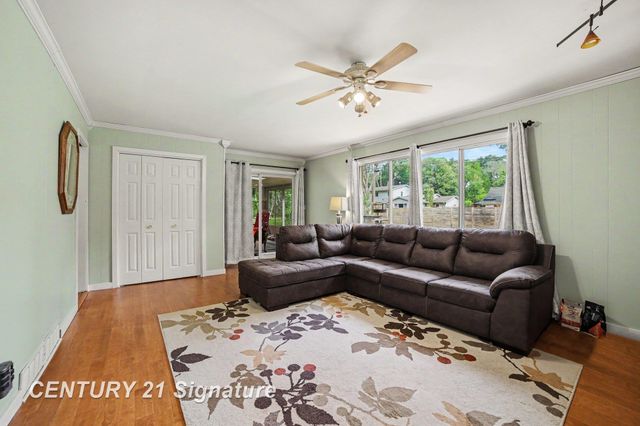 2918 Saint Marys Drive, Midland, MI 48640