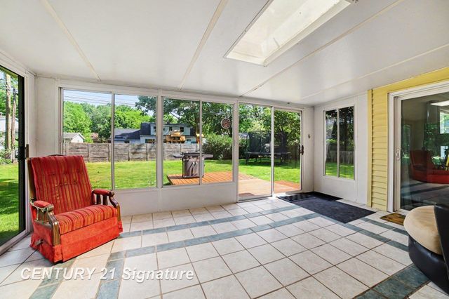 2918 Saint Marys Drive, Midland, MI 48640