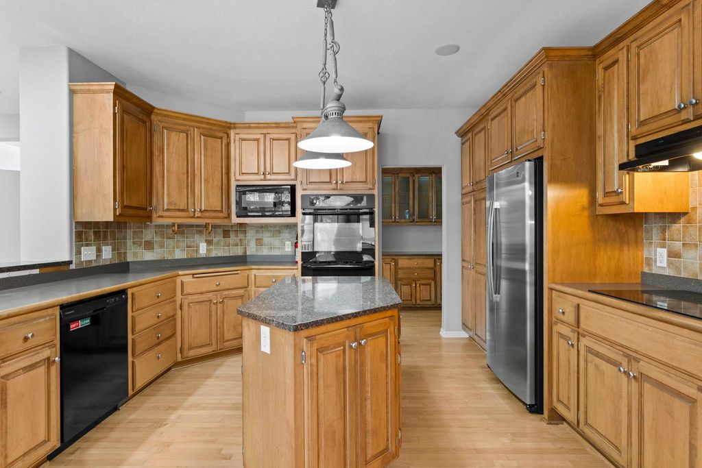 8915 Umbria Place N, Maple Grove, MN 55311 — photo 4