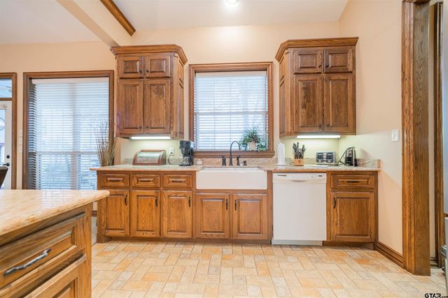 1032 W FM 900, Mt Vernon, TX 75457